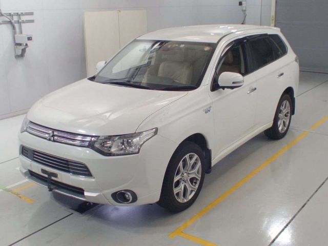 90741 MITSUBISHI OUTLANDER PHEV GG2W 2014 г. (CAA Chubu)